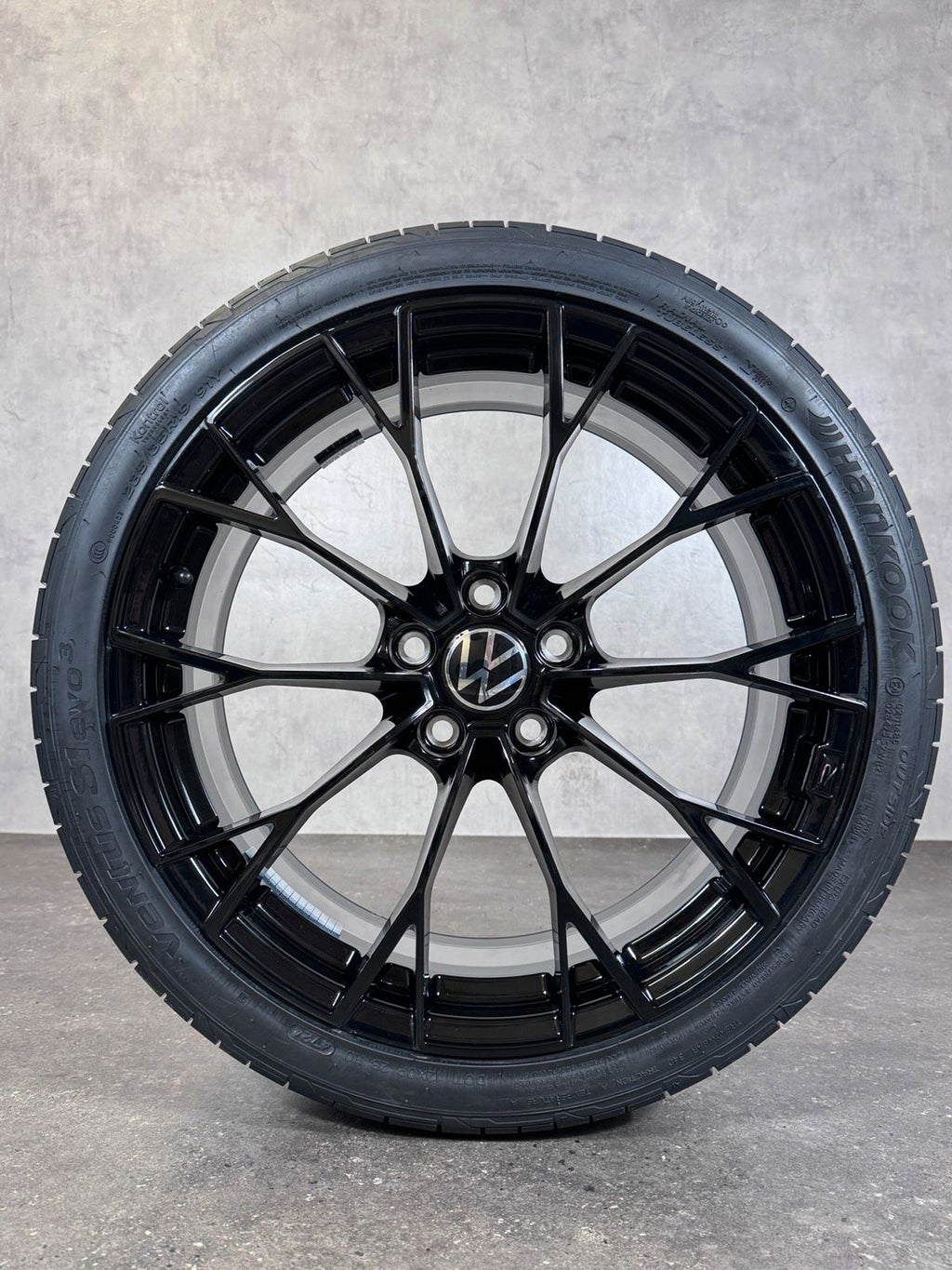 NEU ORIGINAL 19 ZOLL VW GOLF 8 VIII R BLACK WARMENAU SOMMERRÄDER