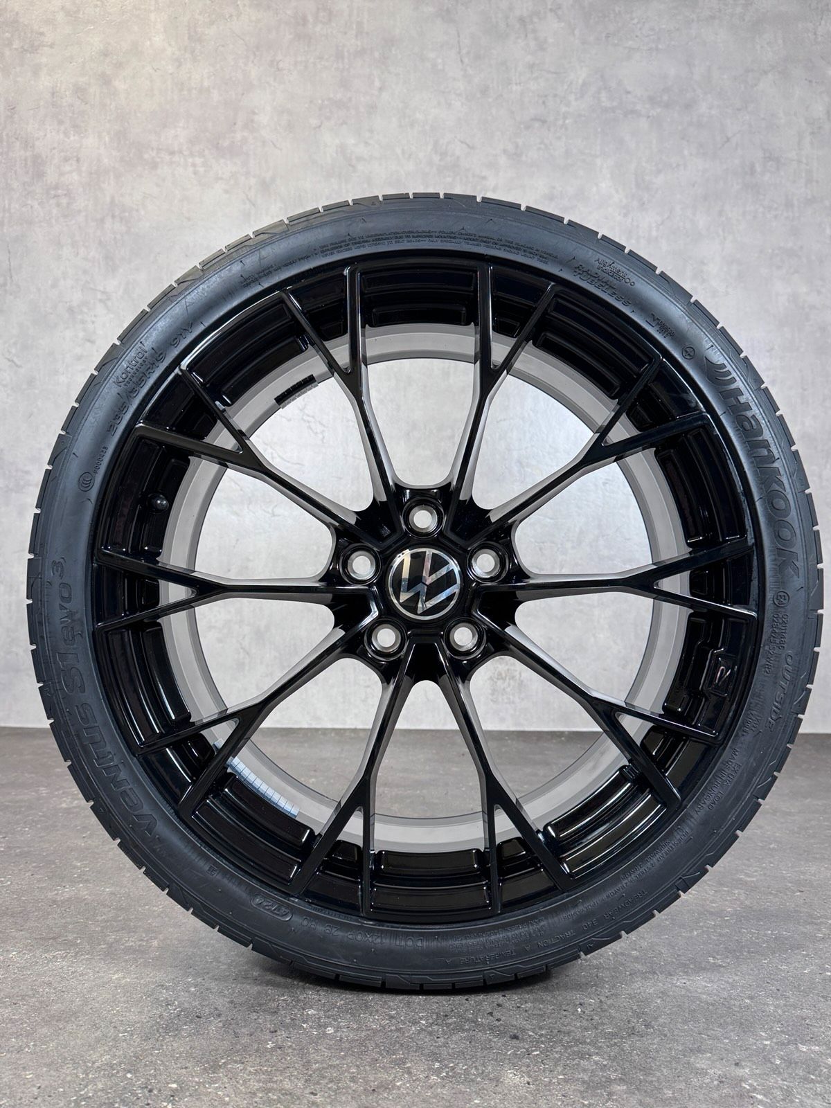 NEU ORIGINAL 19 ZOLL VW GOLF 8 VIII R BLACK WARMENAU SOMMERRÄDER