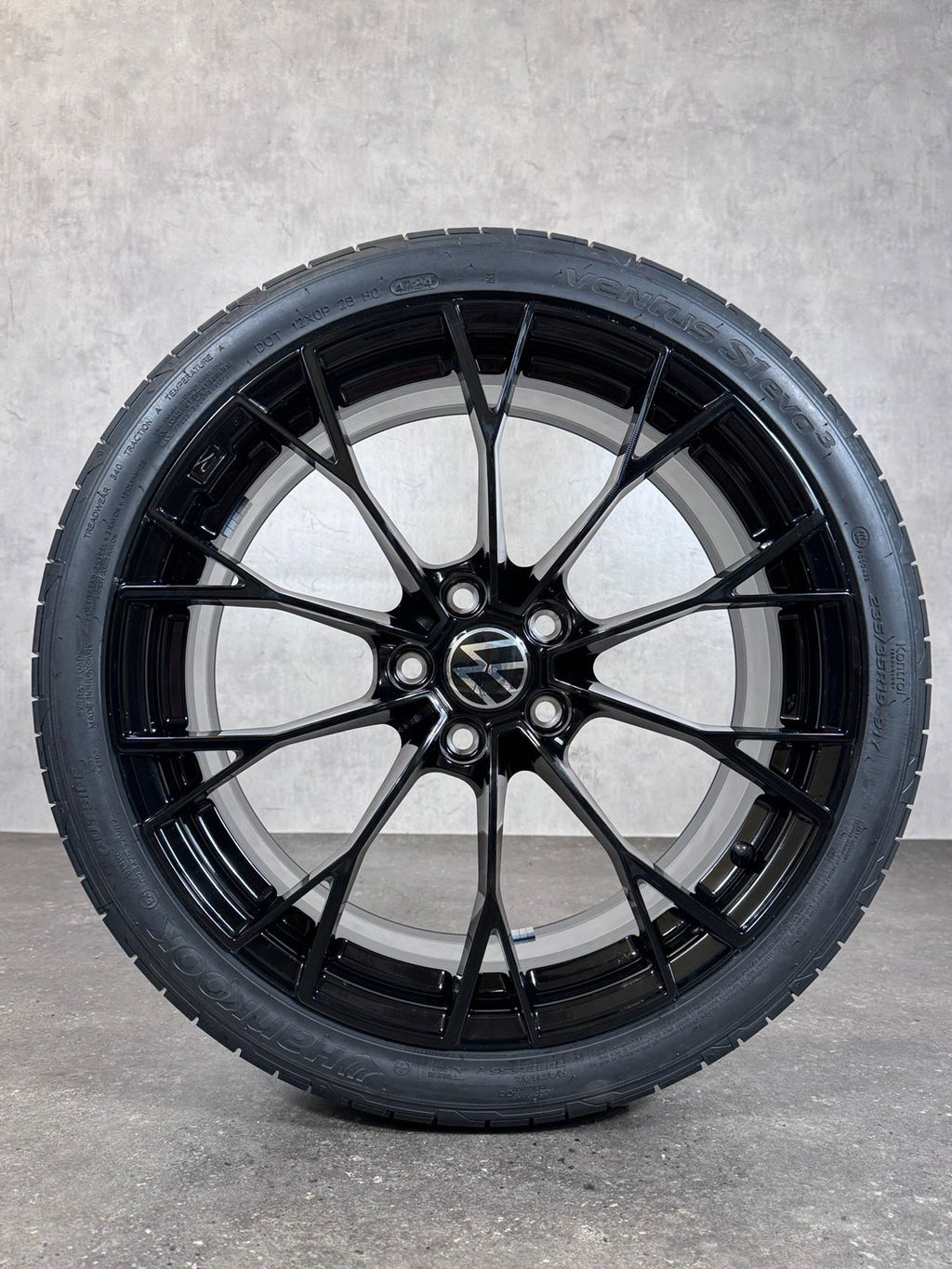 NEU ORIGINAL 19 ZOLL VW GOLF 8 VIII R BLACK WARMENAU SOMMERRÄDER