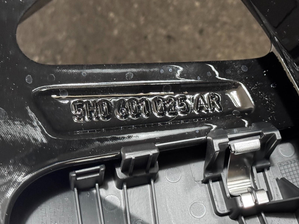 ORIGINAL 18 ZOLL VW GOLF 8 VIII LEEDS SOMMERRÄDER GTI GTD 5H06010