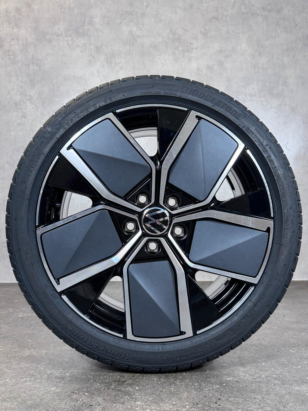 ORIGINAL 18 ZOLL VW GOLF 8 VIII LEEDS SOMMERRÄDER GTI GTD 5H06010