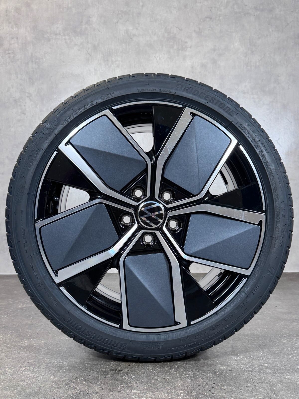 ORIGINAL 18 ZOLL VW GOLF 8 VIII LEEDS SOMMERRÄDER GTI GTD 5H06010