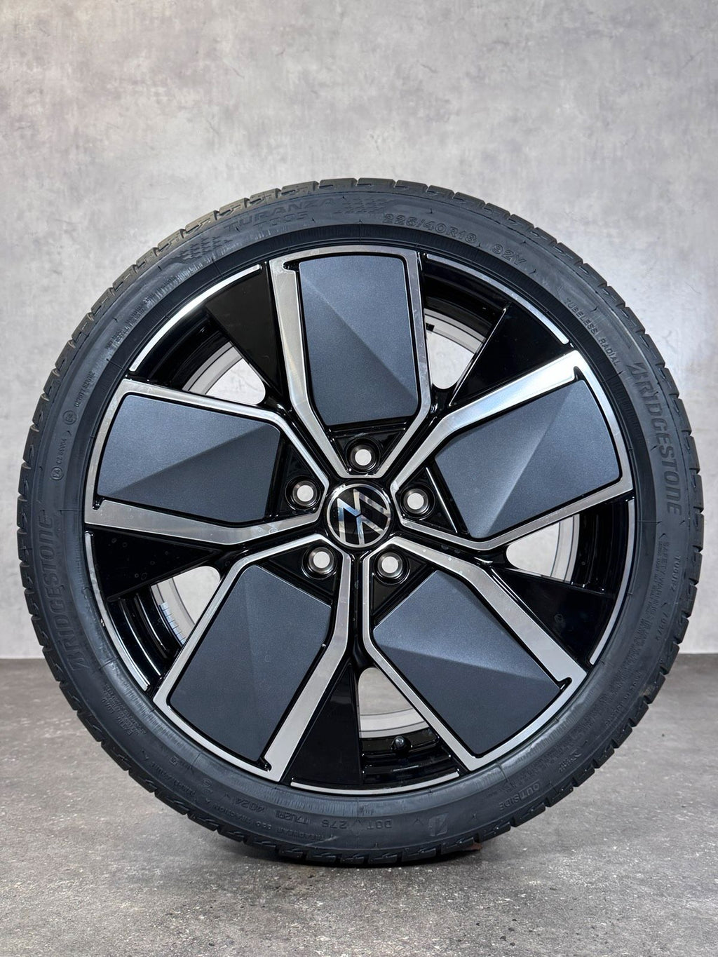 ORIGINAL 18 ZOLL VW GOLF 8 VIII LEEDS SOMMERRÄDER GTI GTD 5H06010