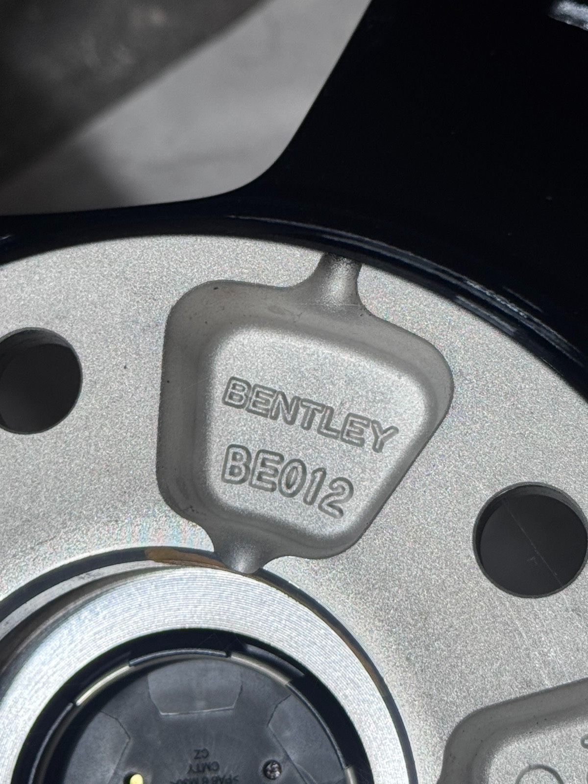 NEU ORIGINAL 22 ZOLL BENTLEY BENTAYGA AV1 36A601025BT CA SOMMER