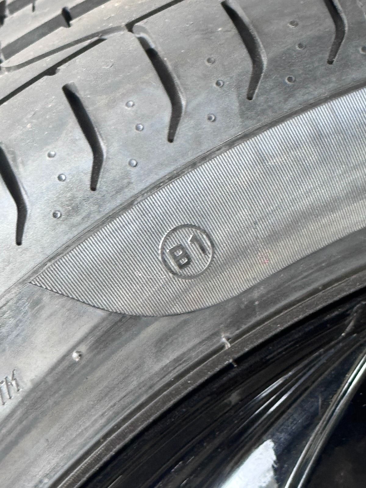 NEU ORIGINAL 22 ZOLL BENTLEY BENTAYGA AV1 36A601025BT CA SOMMER