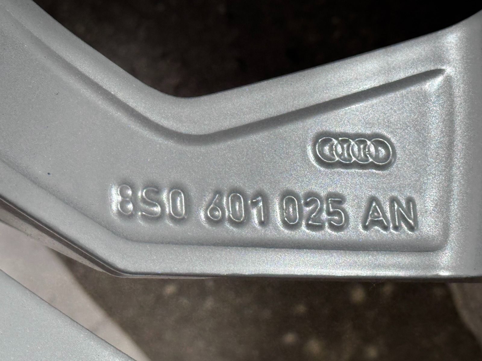 ORIGINAL 18 ZOLL AUDI TT TTS 8S WINTERRÄDER 8S0601025AN NEU