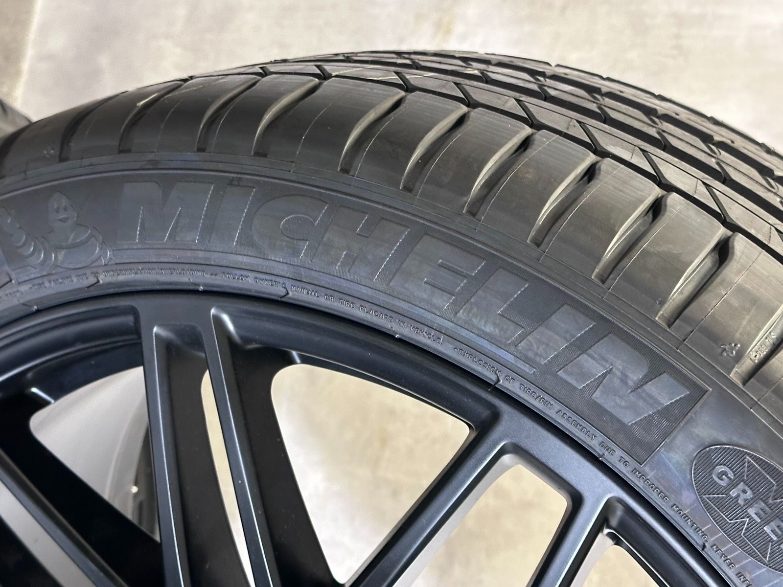 NEU ORIGINAL 21 ZOLL PORSCHE MACAN III 95B Spyder SOMMERRÄDER