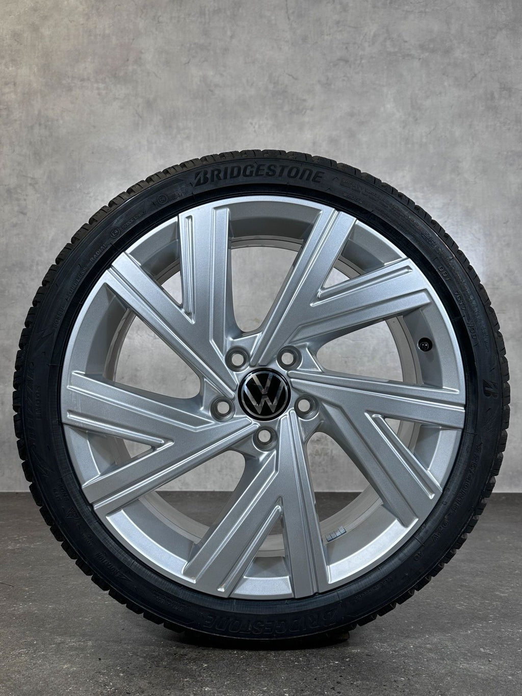NEU ORIGINAL 18 ZOLL VW GOLF 8 VIII BERGAMO WINTERRÄDER 5H