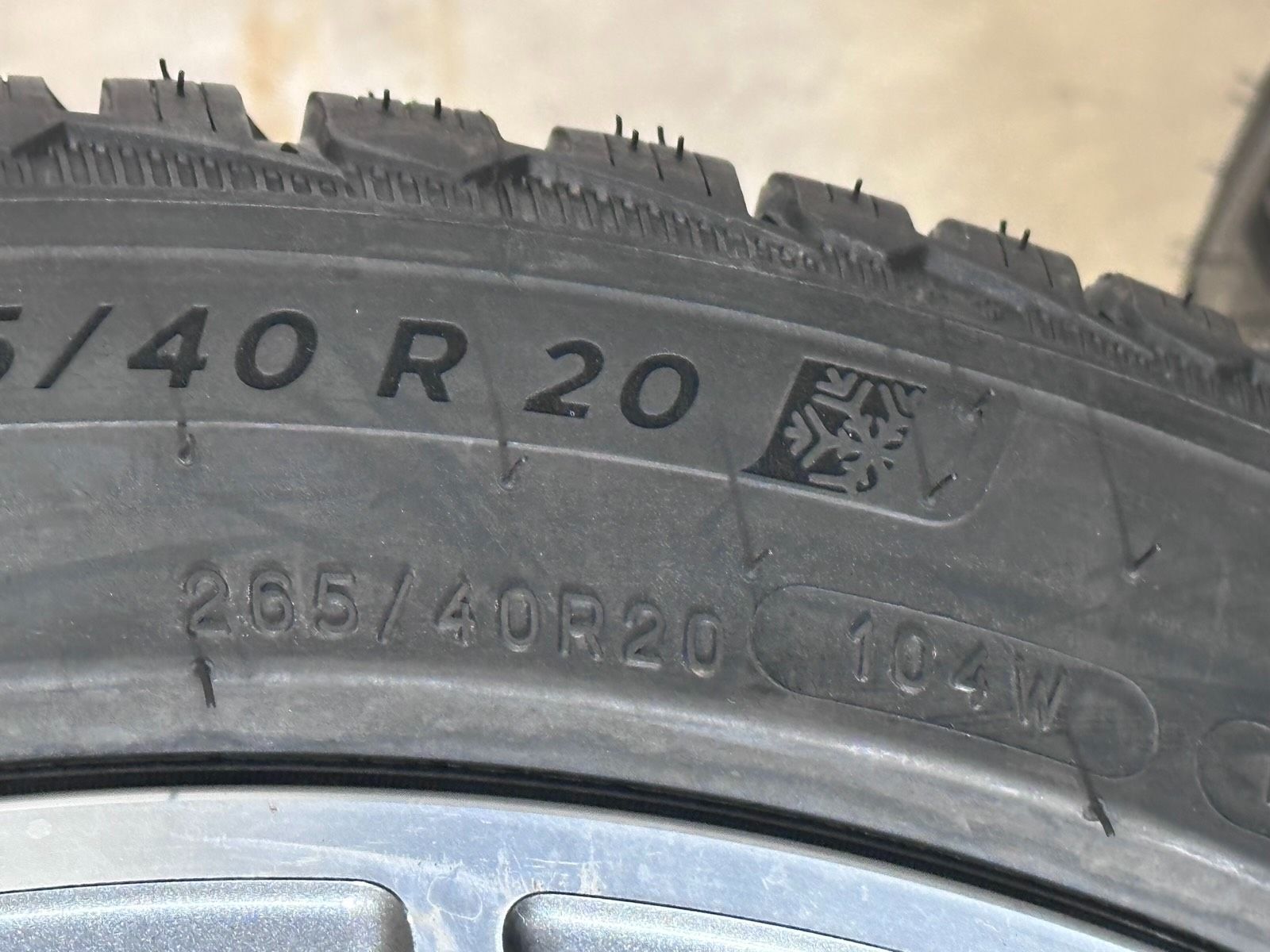 ORIGINAL 20 ZOLL MERCEDES SL 43 55 63 WINTERREIFEN AMG R232