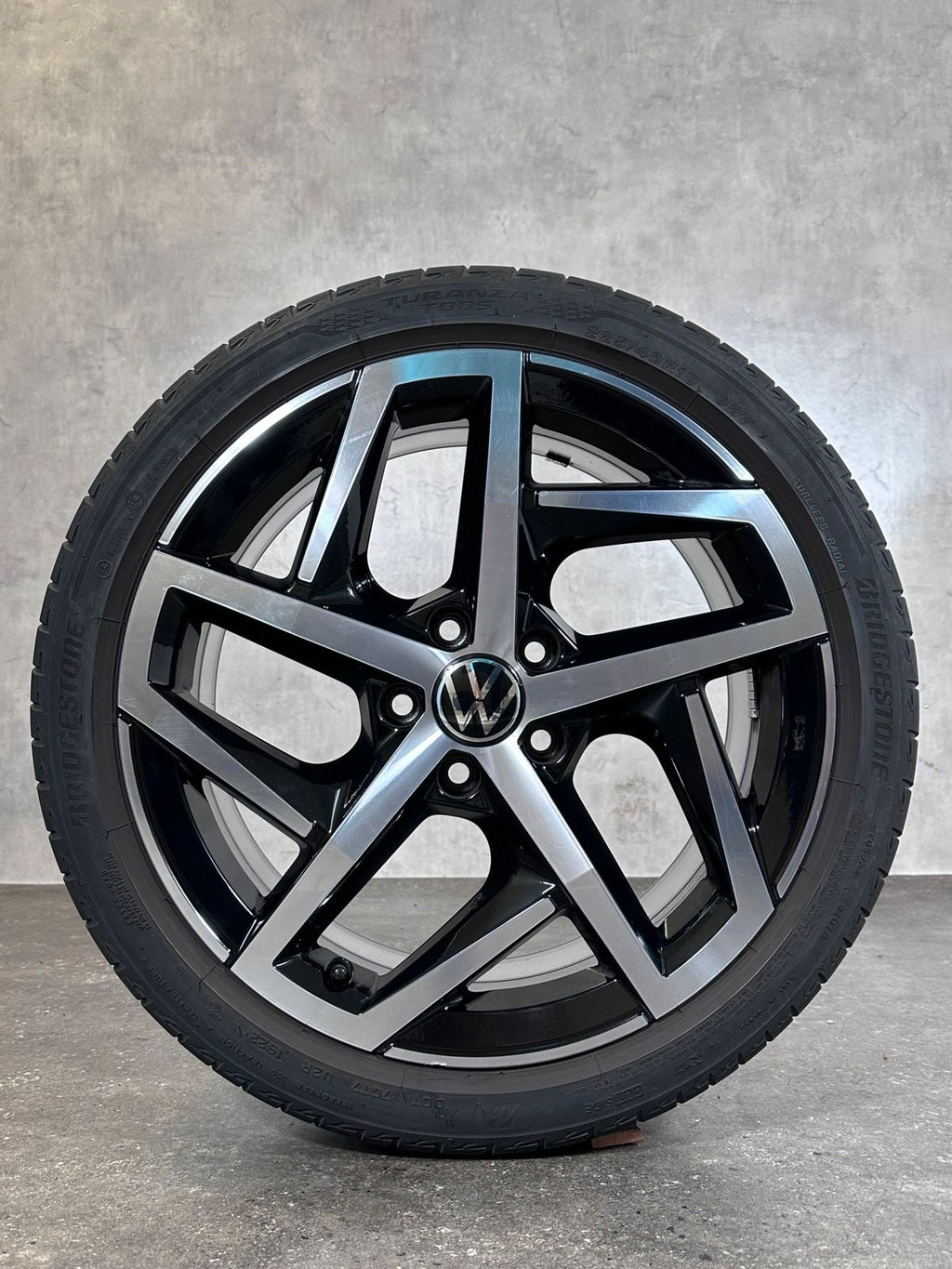 ORIGINAL 18 ZOLL VW GOLF 8 VIII DALLAS SOMMERREIFEN 5H0601025G