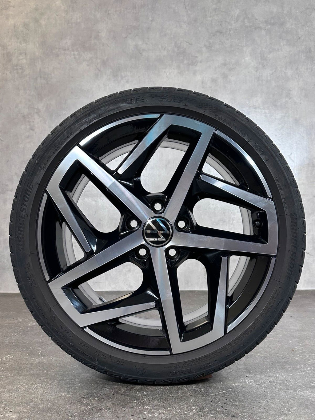 ORIGINAL 18 ZOLL VW GOLF 8 VIII DALLAS SOMMERREIFEN 5H0601025G