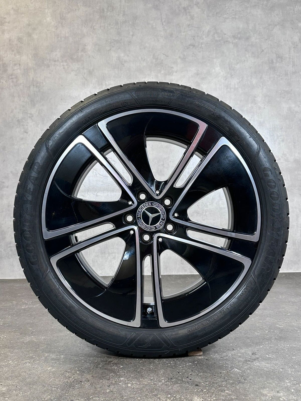 ORIGINAL 19 ZOLL MERCEDES CLE A236 C236 WINTERREIFEN A236