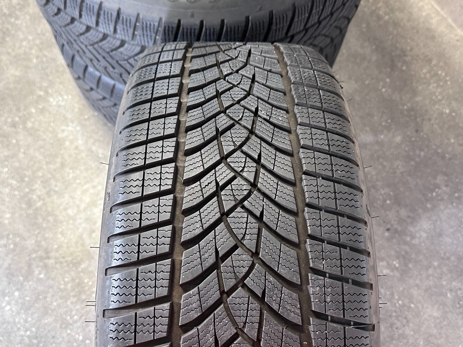 ORIGINAL 19 ZOLL MERCEDES CLE A236 C236 WINTERREIFEN A236