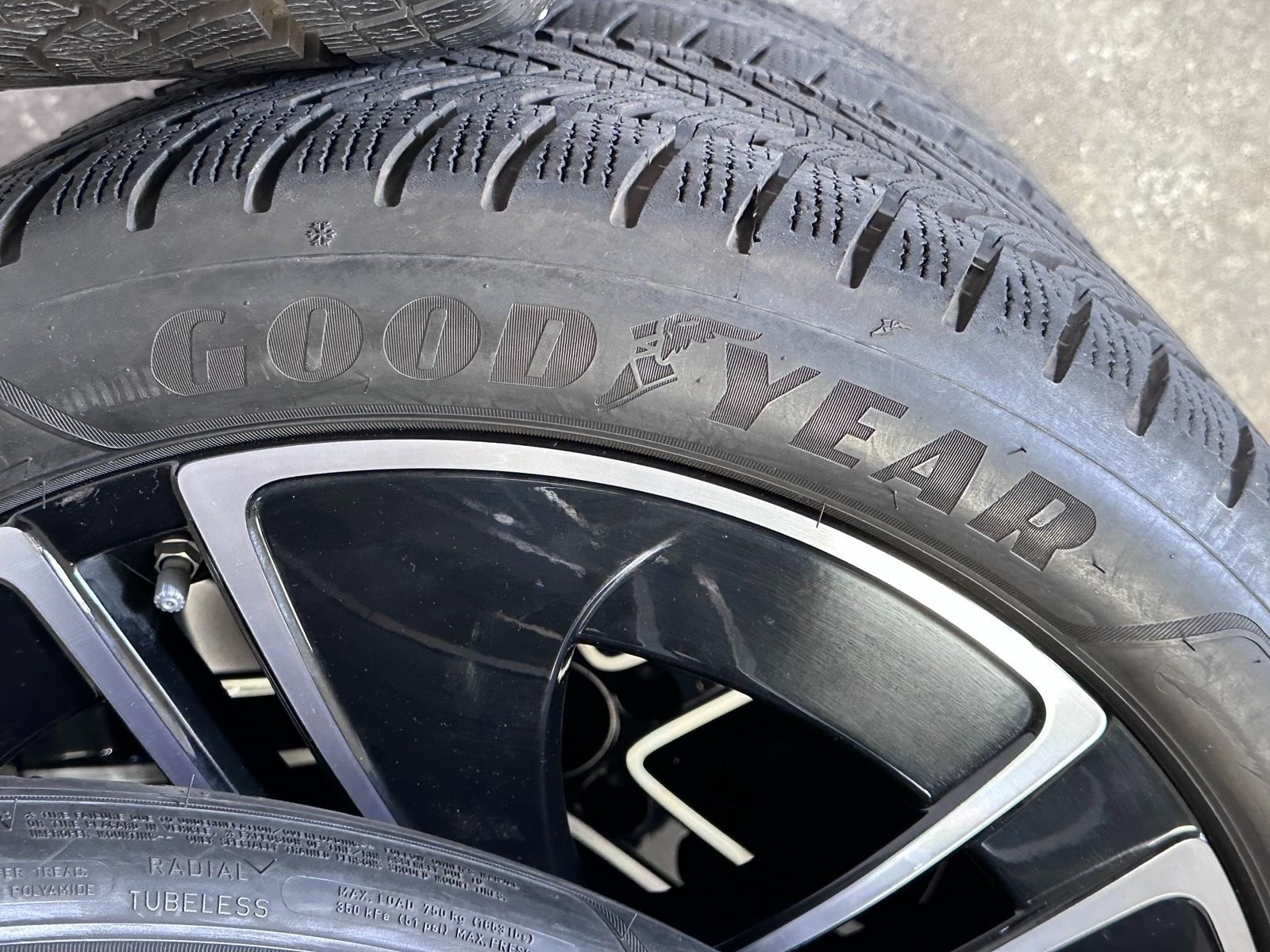 ORIGINAL 19 ZOLL MERCEDES CLE A236 C236 WINTERREIFEN A236