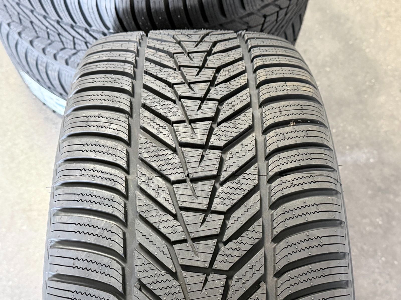 ORIGINAL 20 ZOLL MERCEDES E-KLASSE WINTERREIFEN A2144010500 0600