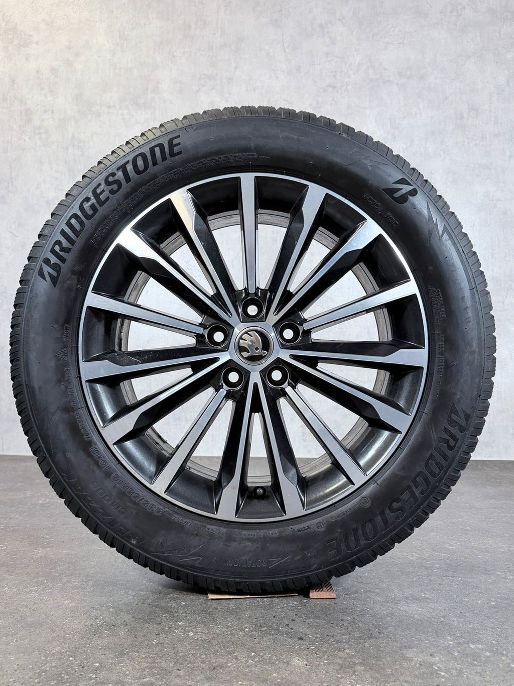 ORIGINAL 18 ZOLL SKODA KODIAQ TRINITY WINTERREIFEN 565601025L