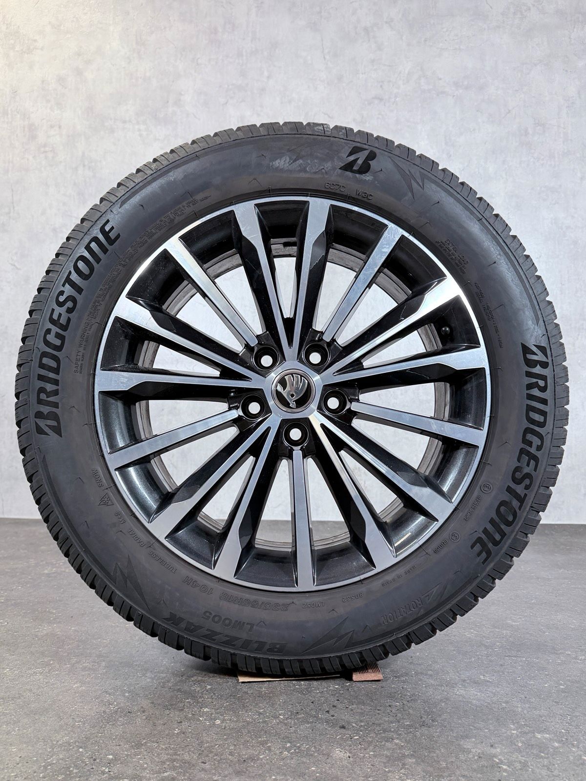 ORIGINAL 18 ZOLL SKODA KODIAQ TRINITY WINTERREIFEN 565601025L