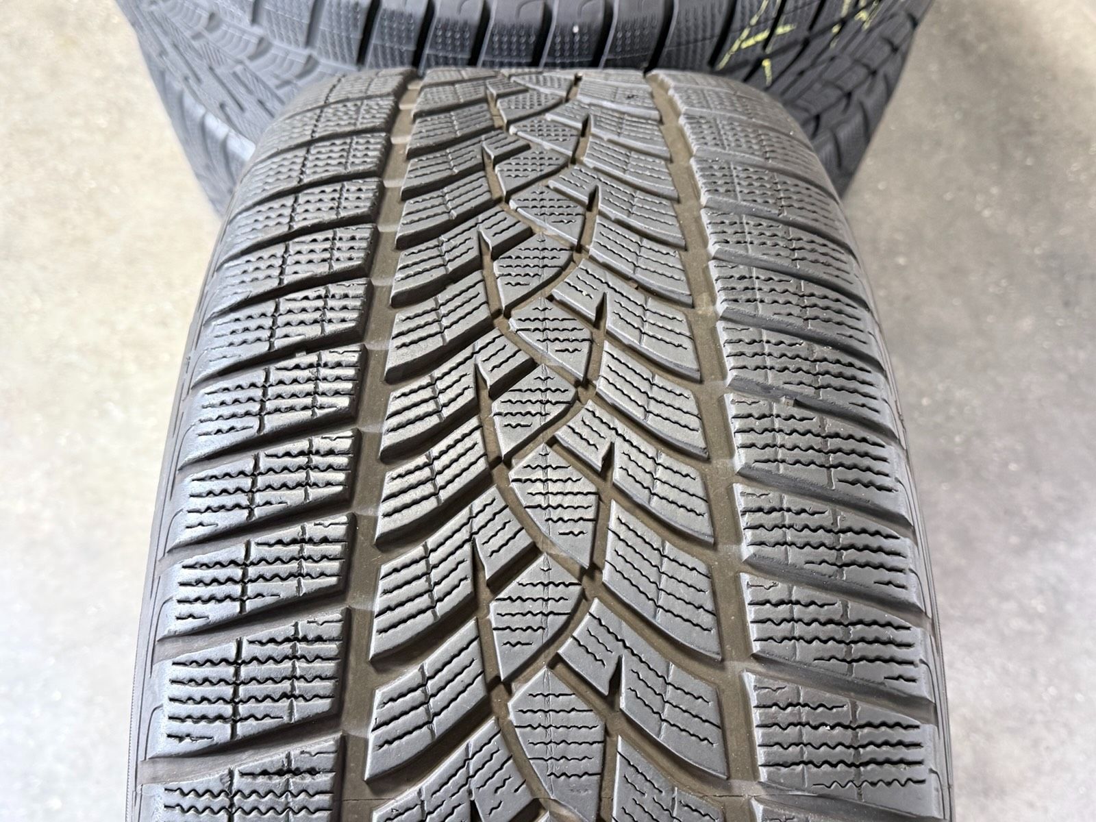 ORIGINAL 21 ZOLL MERCEDES G-KLASSE G63 W463 W465 WINTERREIFEN AMG