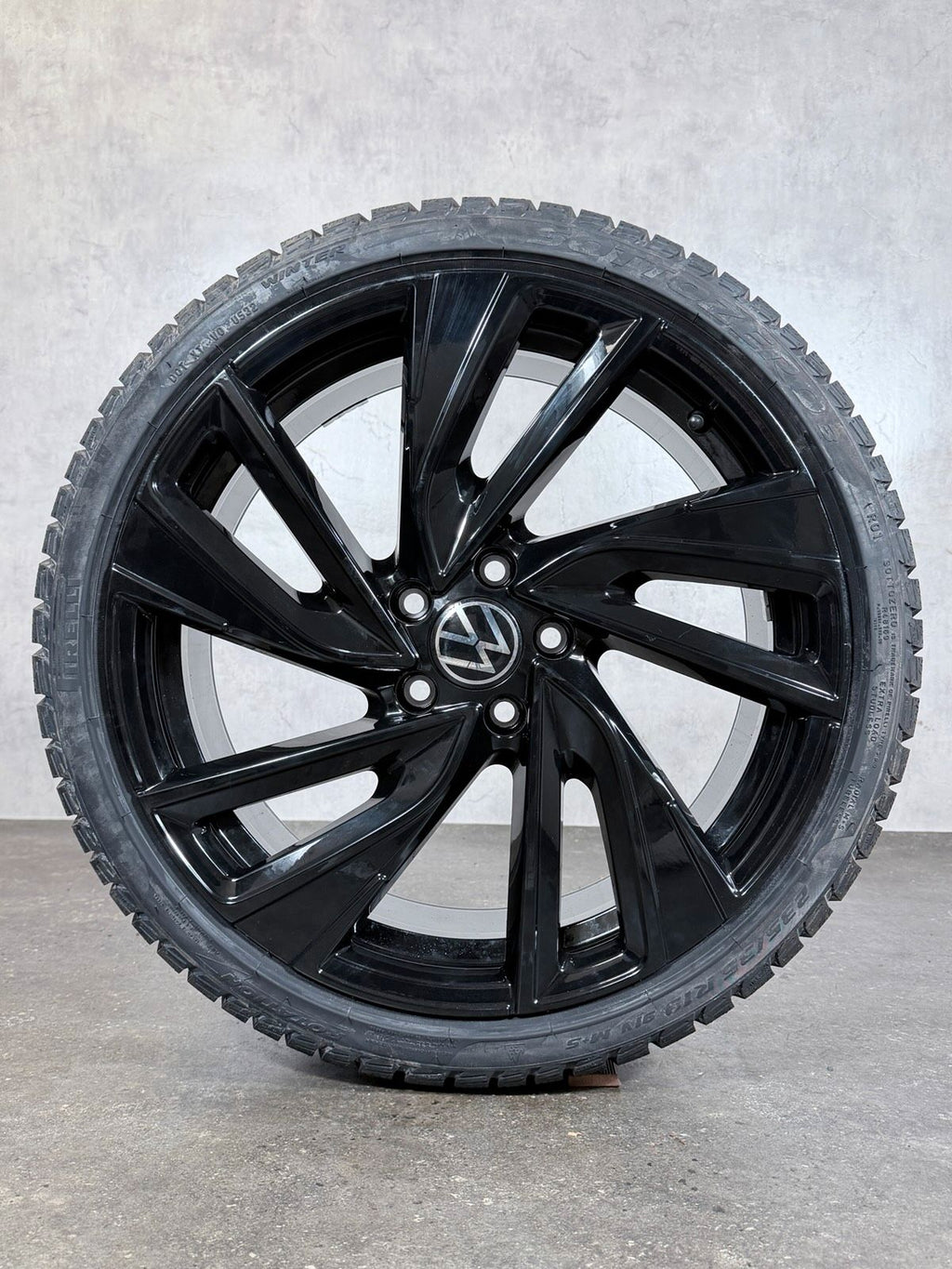 ORIGINAL 19 ZOLL VW GOLF 8 VIII ADELAIDE WINTERREIFEN 5H0601025R