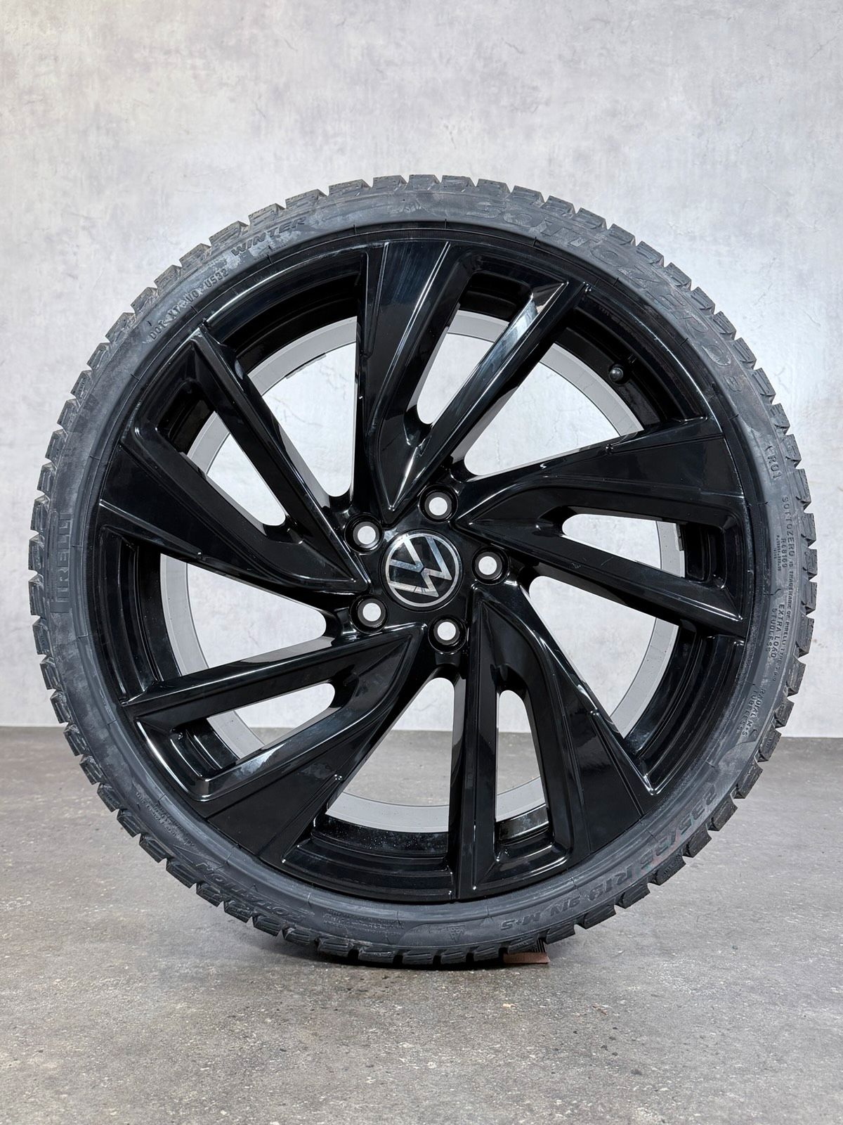 ORIGINAL 19 ZOLL VW GOLF 8 VIII ADELAIDE WINTERREIFEN 5H0601025R