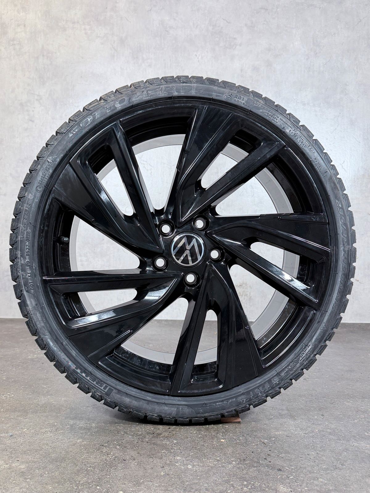 ORIGINAL 19 ZOLL VW GOLF 8 VIII ADELAIDE WINTERREIFEN 5H0601025R
