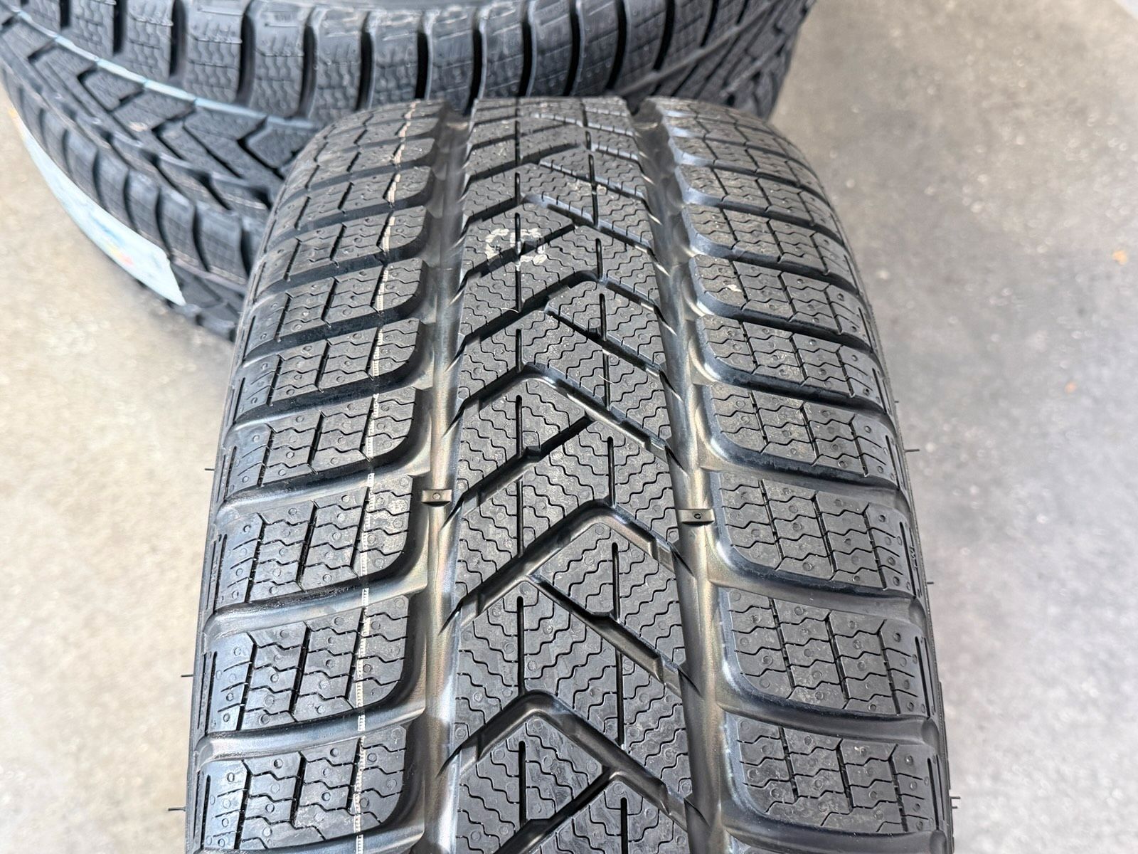 ORIGINAL 19 ZOLL VW GOLF 8 VIII ADELAIDE WINTERREIFEN 5H0601025R