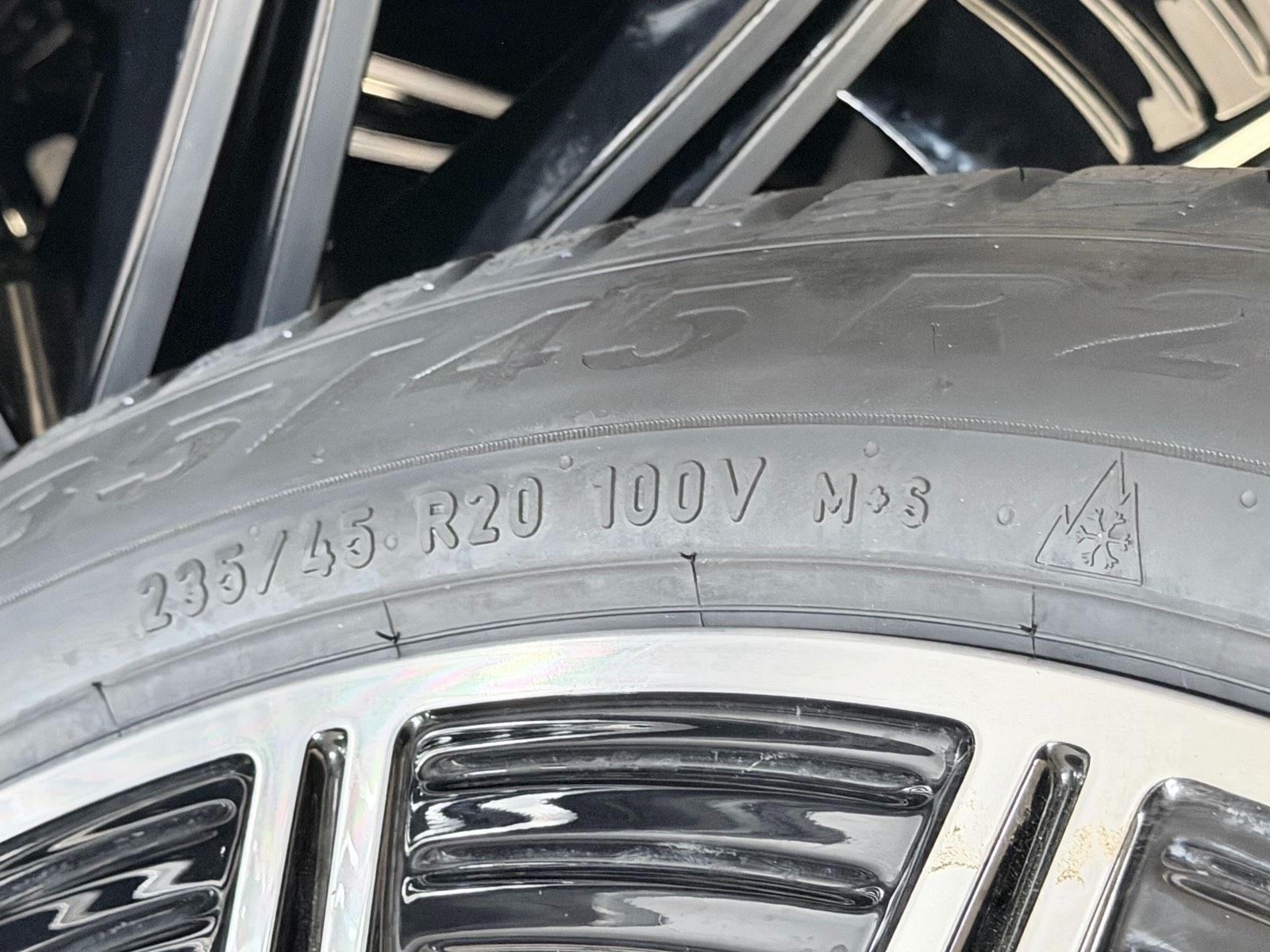 NEU ORIGINAL 20 ZOLL MERCEDES AMG GLA GLB H247 X247 WINTERREIFEN