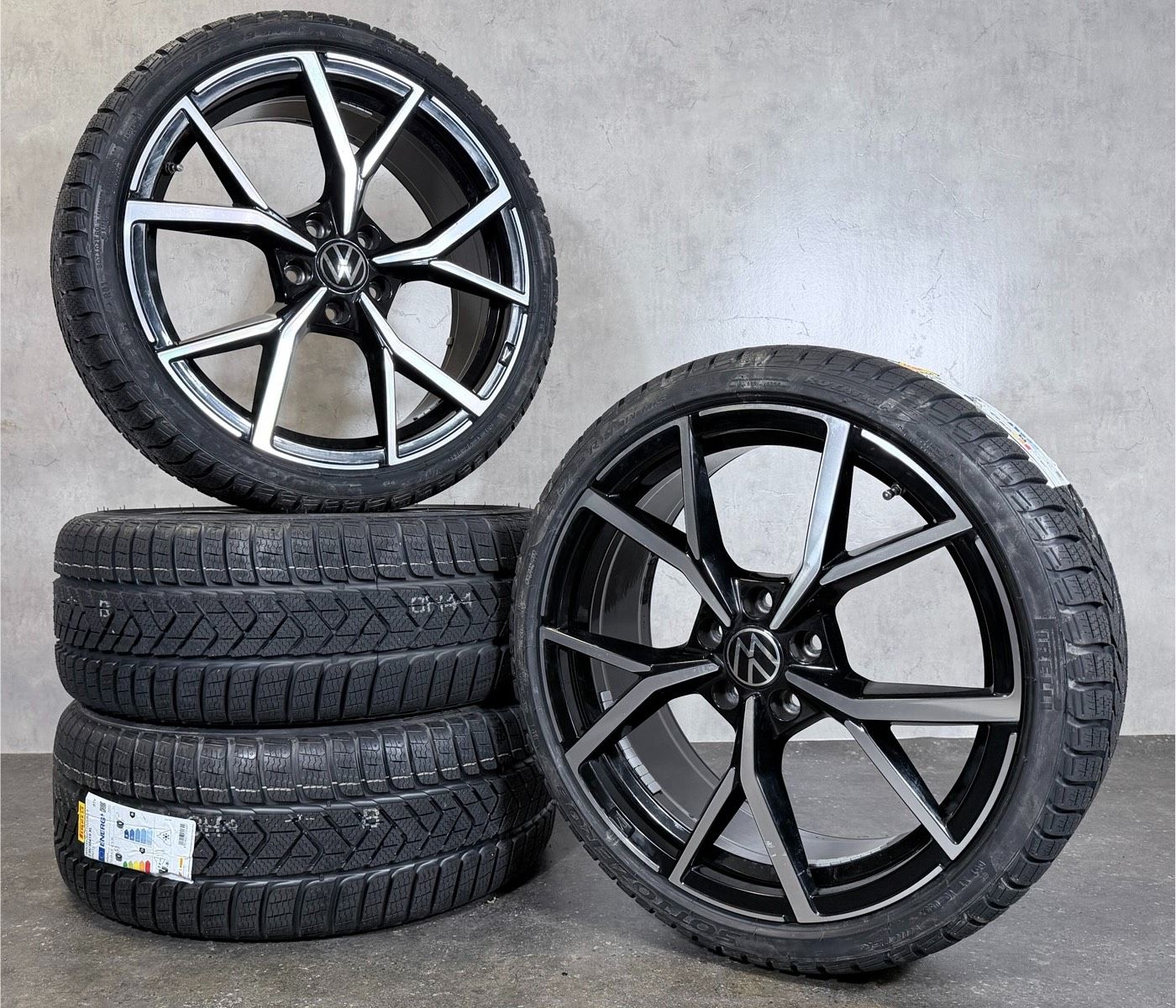 ORIGINAL 19 ZOLL VW GOLF VIII 8 5H WINTERREIFEN ESTORIL