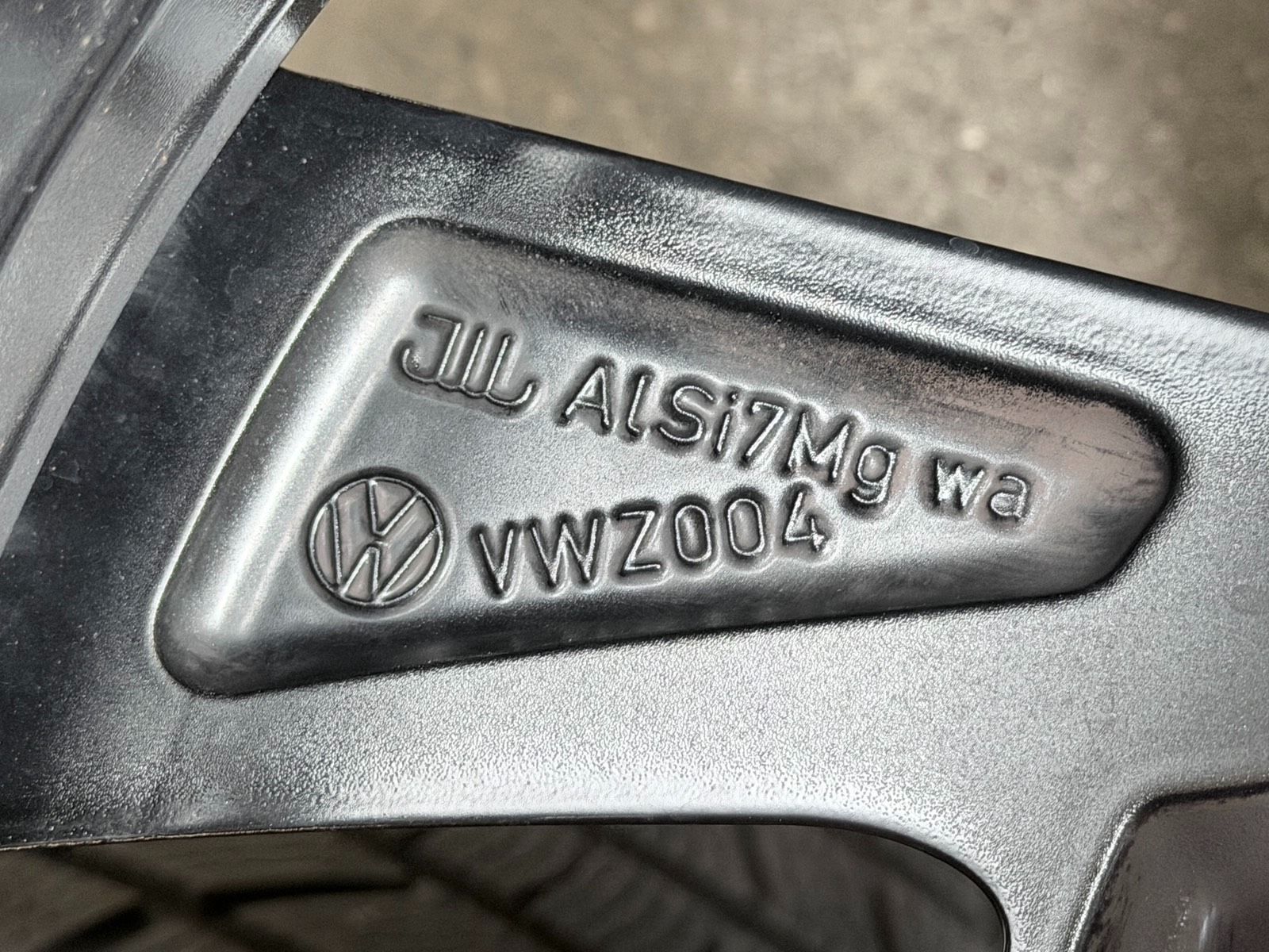 ORIGINAL 18 ZOLL VW PASSAT 3J ADELAIDE WINTERREIFEN
