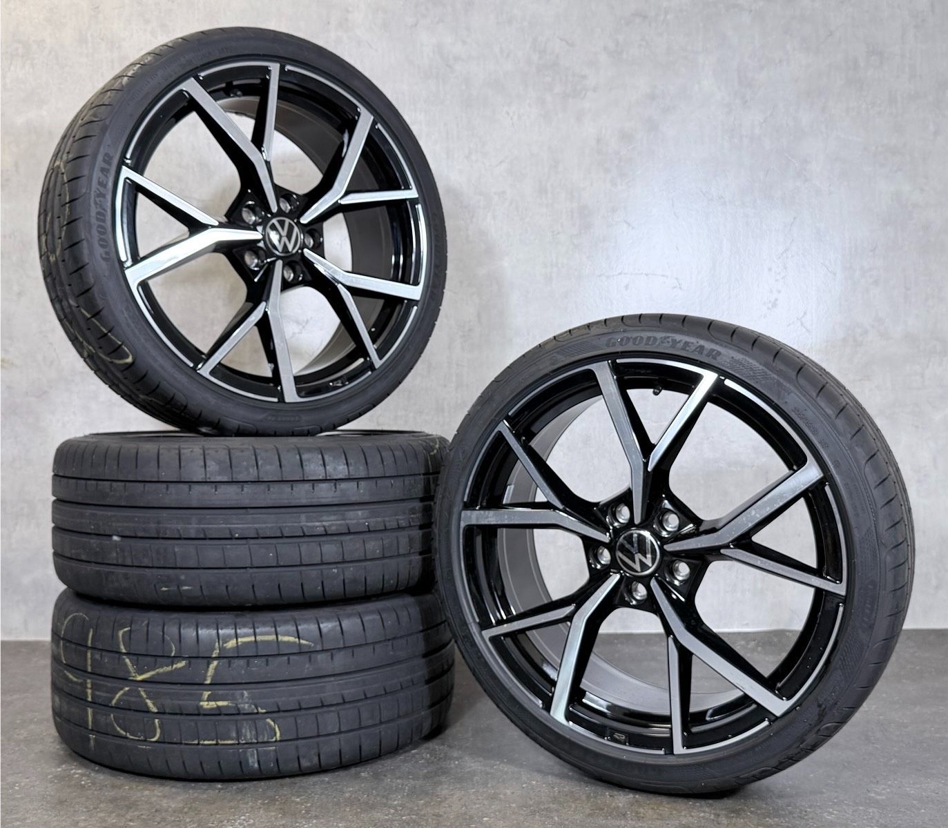 NEU ORIGINAL 19 ZOLL VW GOLF 8 VIII R ESTORIL SOMMERREIFEN 5H