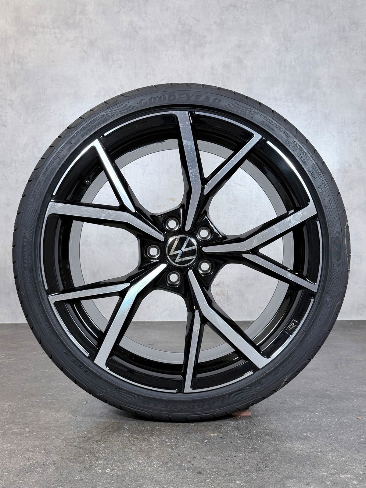 NEU ORIGINAL 19 ZOLL VW GOLF 8 VIII R ESTORIL SOMMERREIFEN 5H