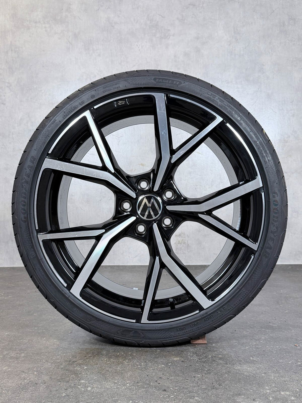 NEU ORIGINAL 19 ZOLL VW GOLF 8 VIII R ESTORIL SOMMERREIFEN 5H