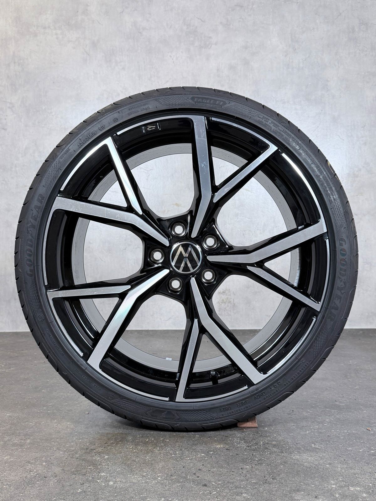 NEU ORIGINAL 19 ZOLL VW GOLF 8 VIII R ESTORIL SOMMERREIFEN 5H