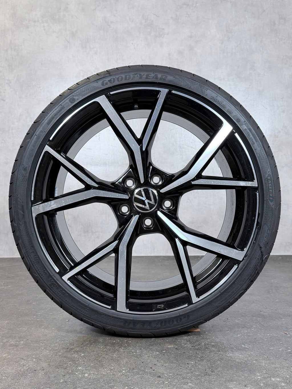 NEU ORIGINAL 19 ZOLL VW GOLF 8 VIII R ESTORIL SOMMERREIFEN 5H
