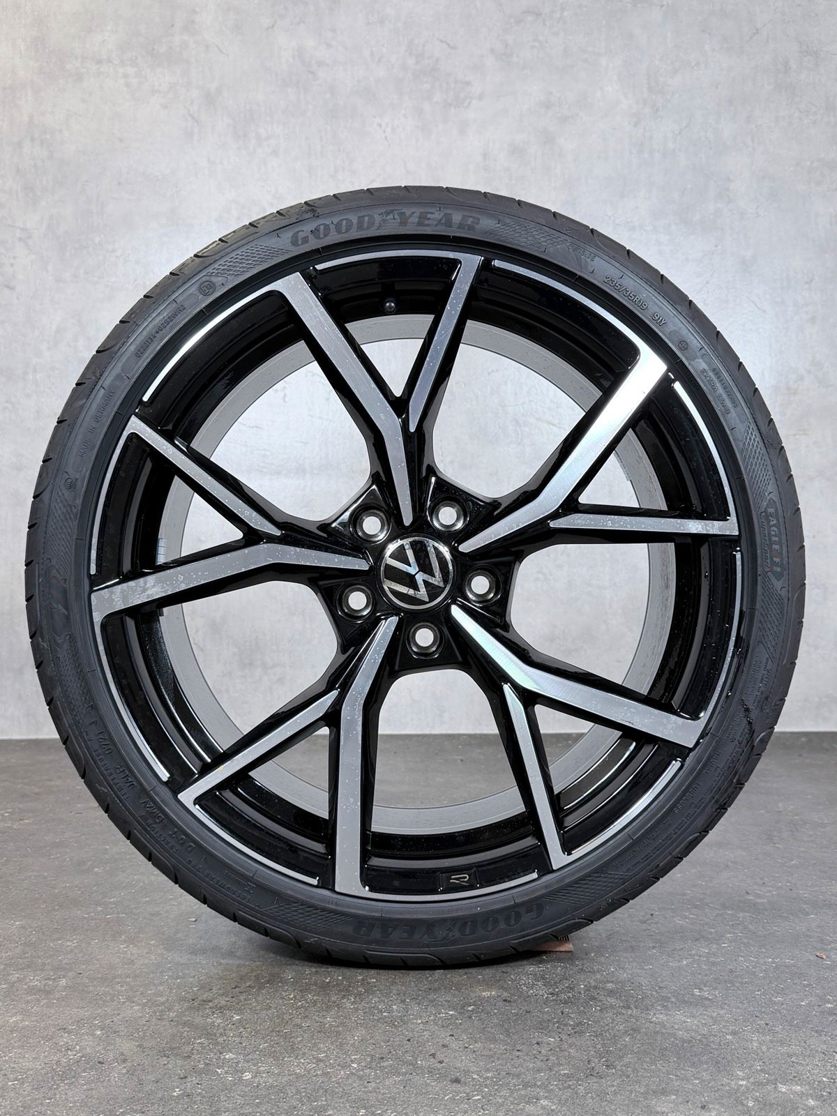 NEU ORIGINAL 19 ZOLL VW GOLF 8 VIII R ESTORIL SOMMERREIFEN 5H