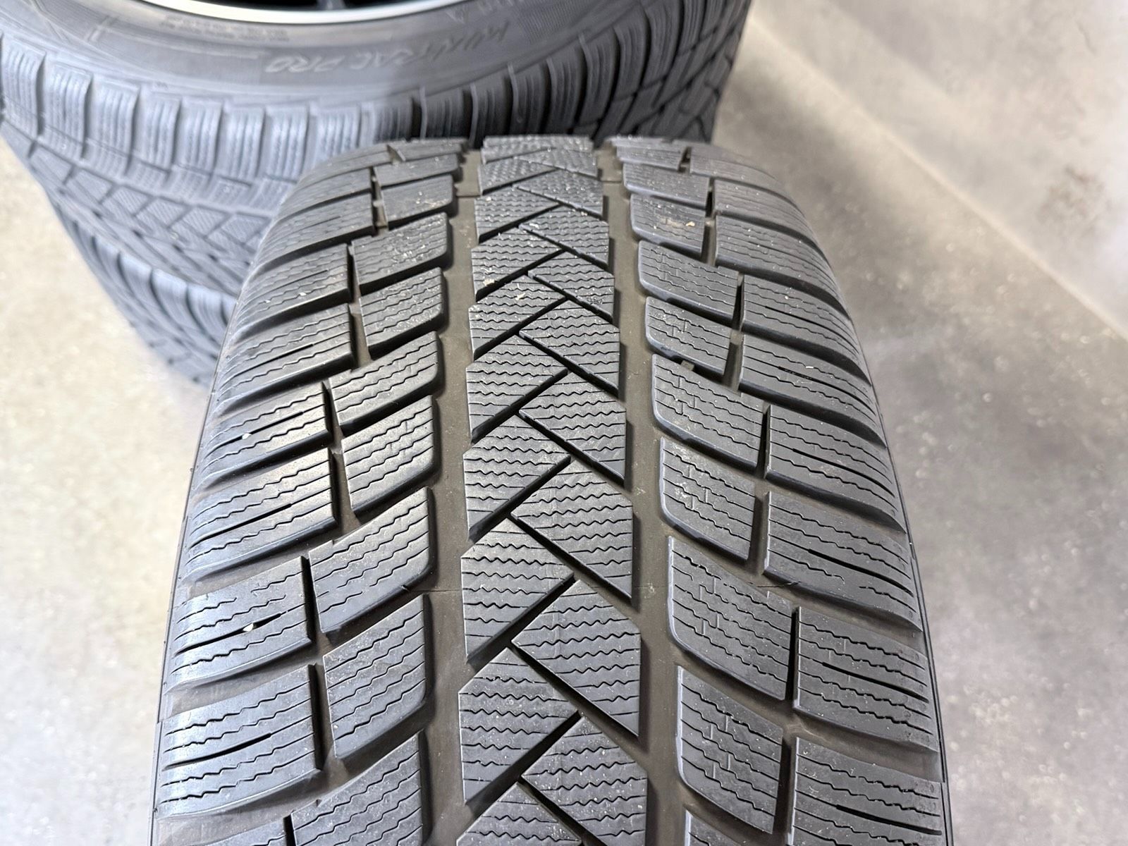 ORIGINAL 22 ZOLL MERCEDES G63 W463 W465 WINTERREIFEN AMG