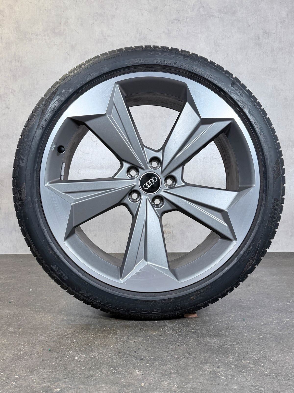 ORIGINAL 21 ZOLL AUDI Q4 & SPORTBACK SPORT SOMMERREIFEN 89A