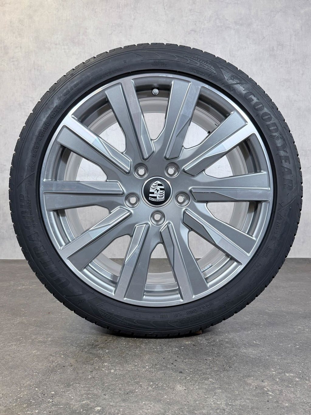 ORIGINAL 20 ZOLL PORSCHE TAYCAN 9J1 TEQ GRAU WINTERREIFEN