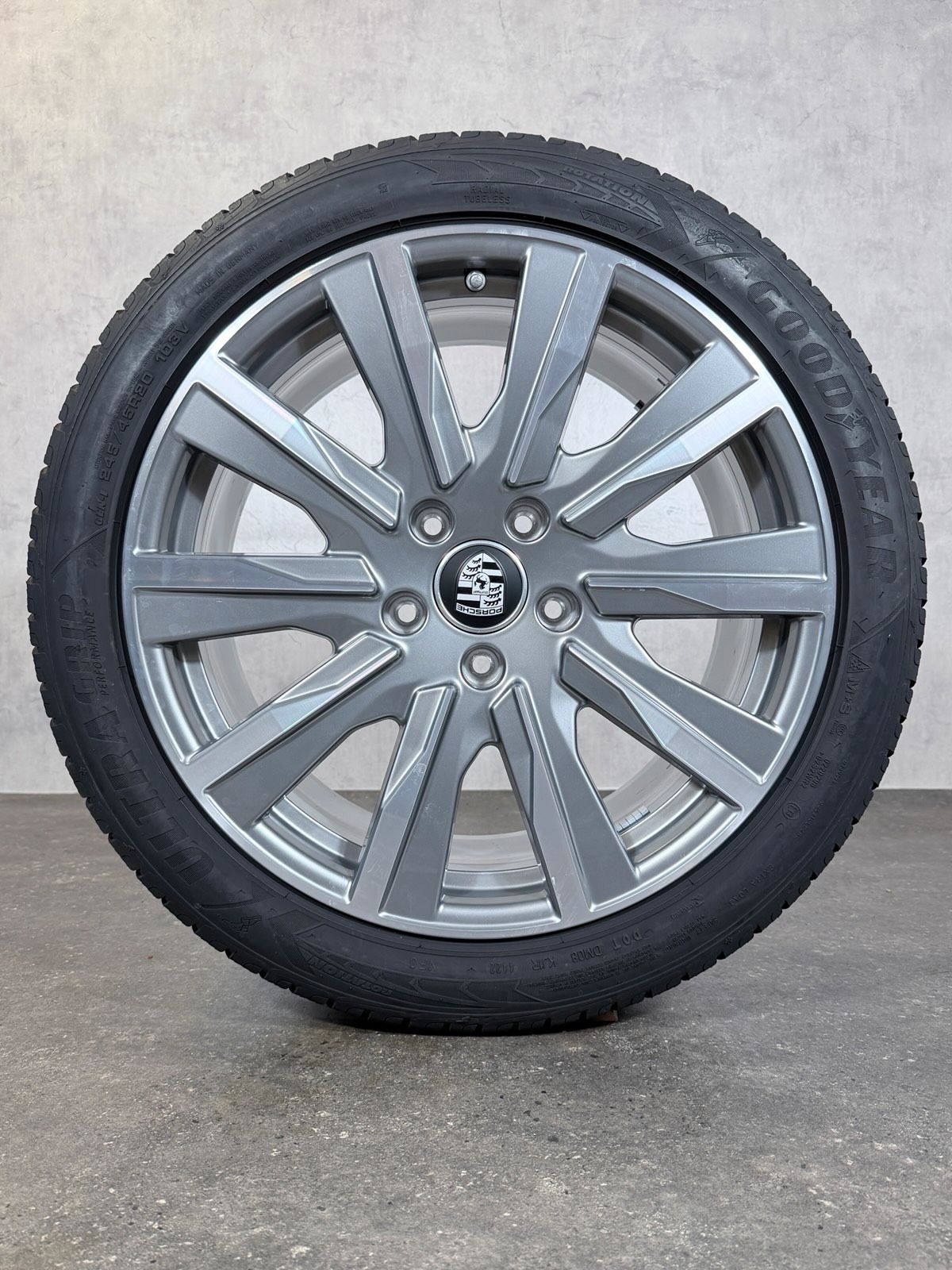 ORIGINAL 20 ZOLL PORSCHE TAYCAN 9J1 TEQ GRAU WINTERREIFEN