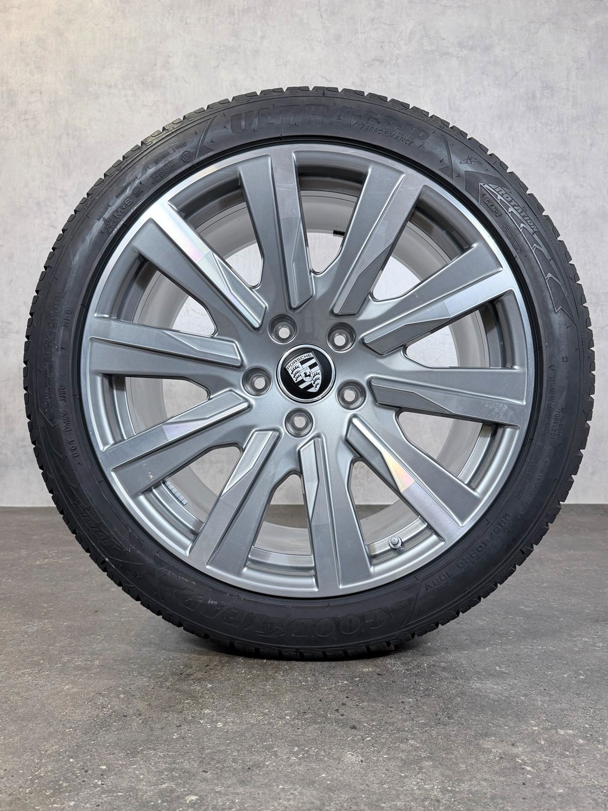 ORIGINAL 20 ZOLL PORSCHE TAYCAN 9J1 TEQ GRAU WINTERREIFEN