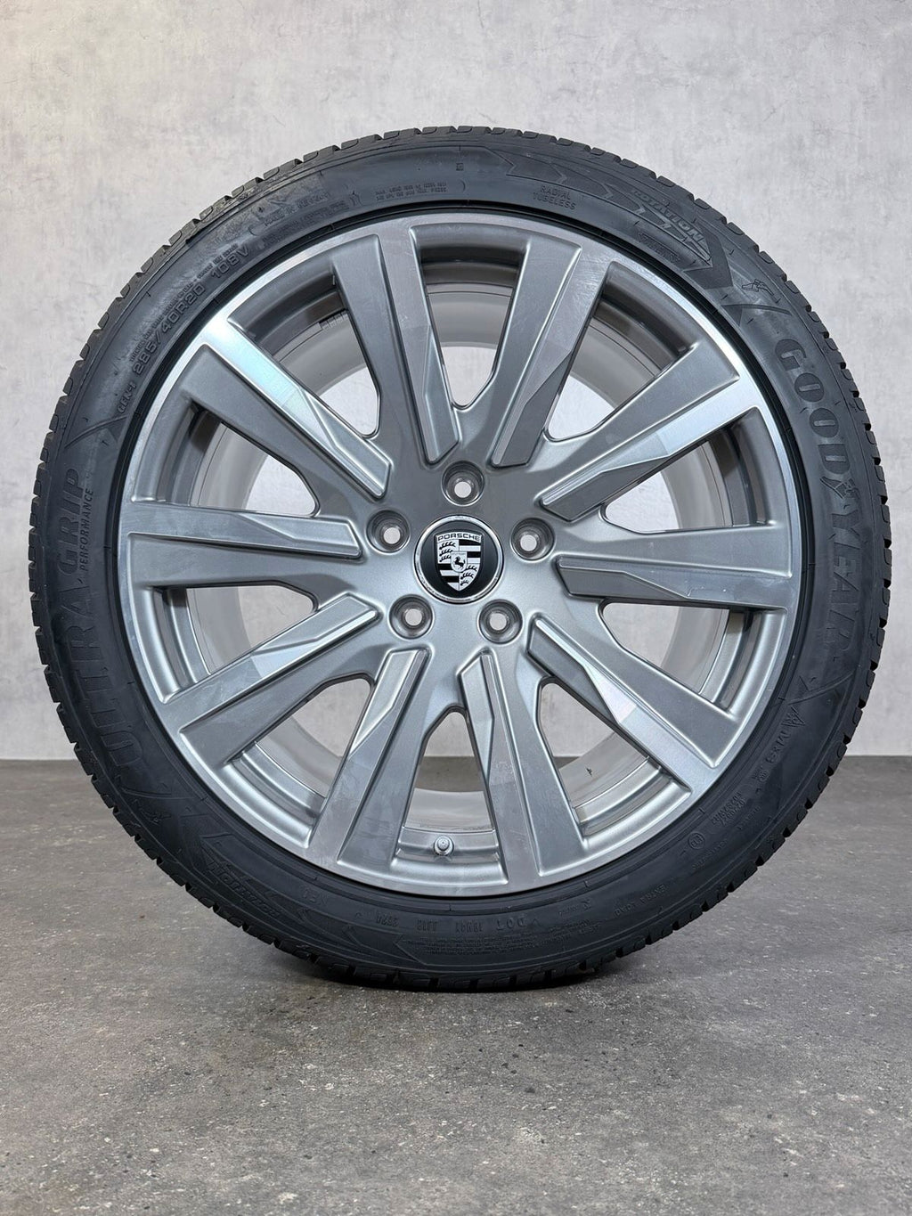 ORIGINAL 20 ZOLL PORSCHE TAYCAN 9J1 TEQ GRAU WINTERREIFEN