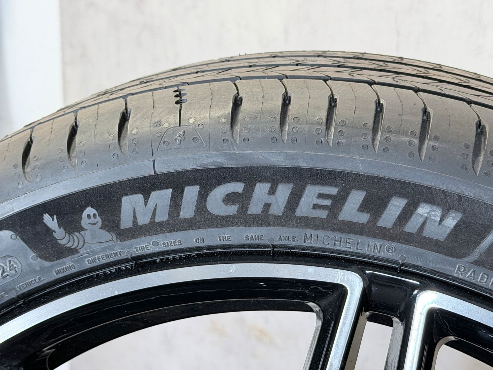 ORIGINAL 19 ZOLL MERCEDES C-KLASSE W206 S206 SOMMERREIFEN AMG