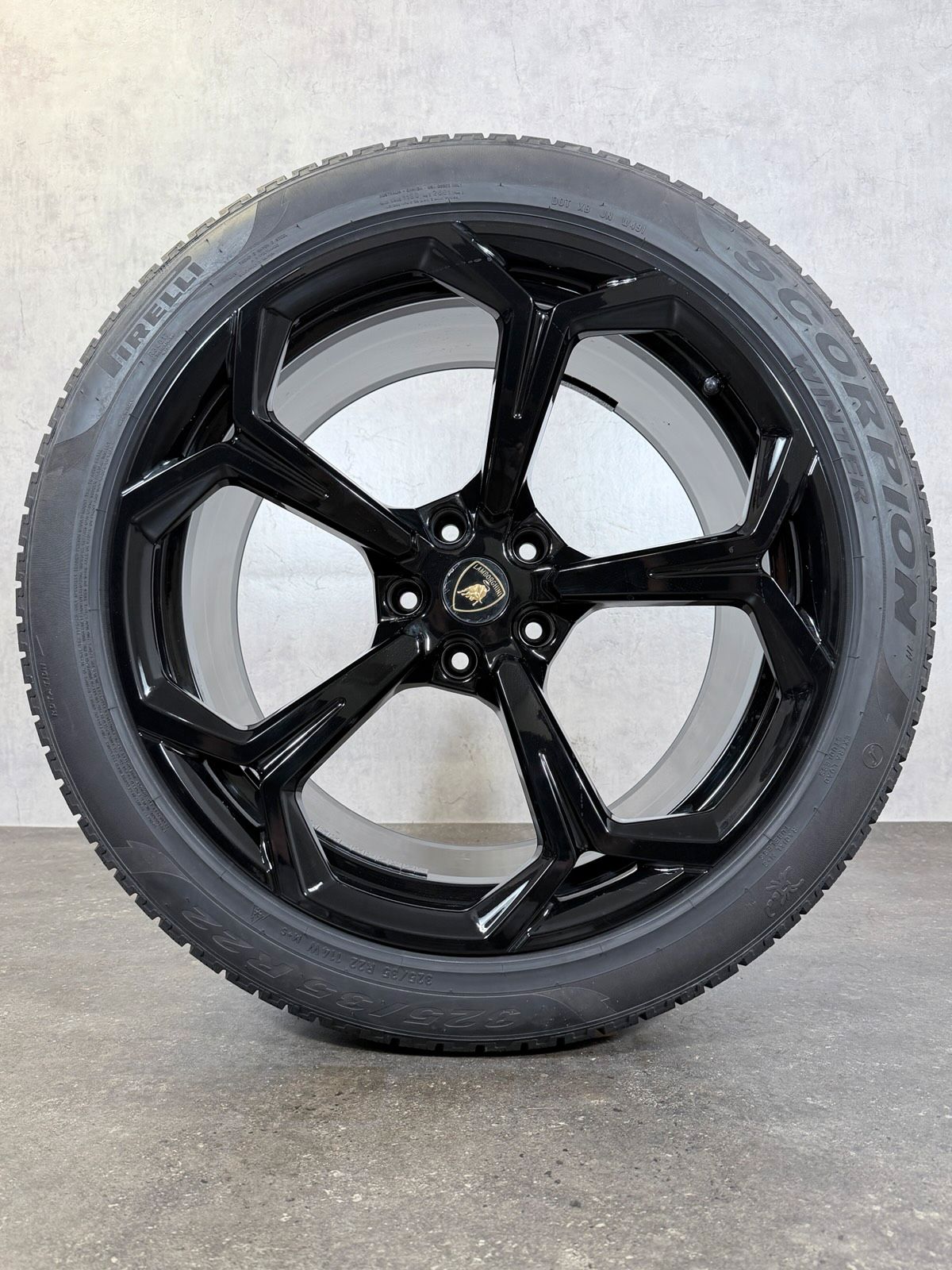 ORIGINAL 22 ZOLL LAMBORGHINI URUS WINTERREIFEN 4ML601025M
