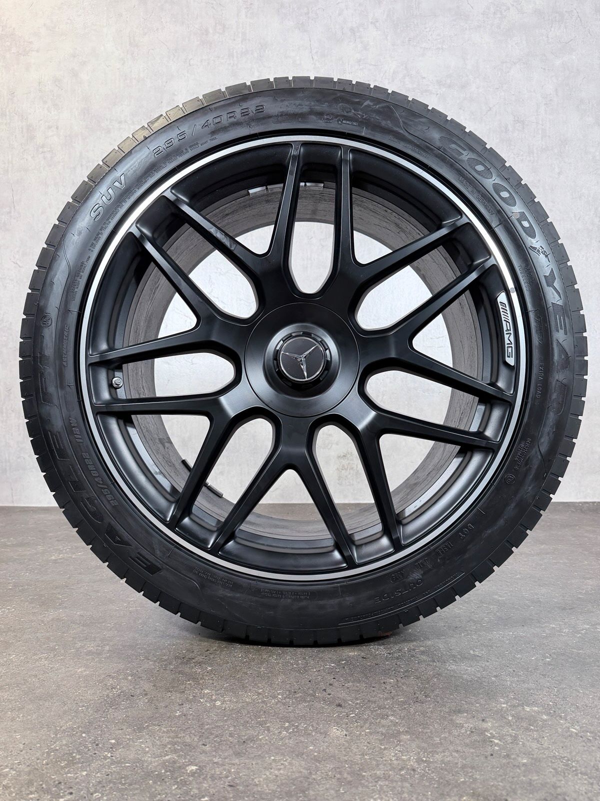 NEU ORIGINAL 22 ZOLL MERCEDES G63 W465 W463A KREUZ SOMMERREIFEN