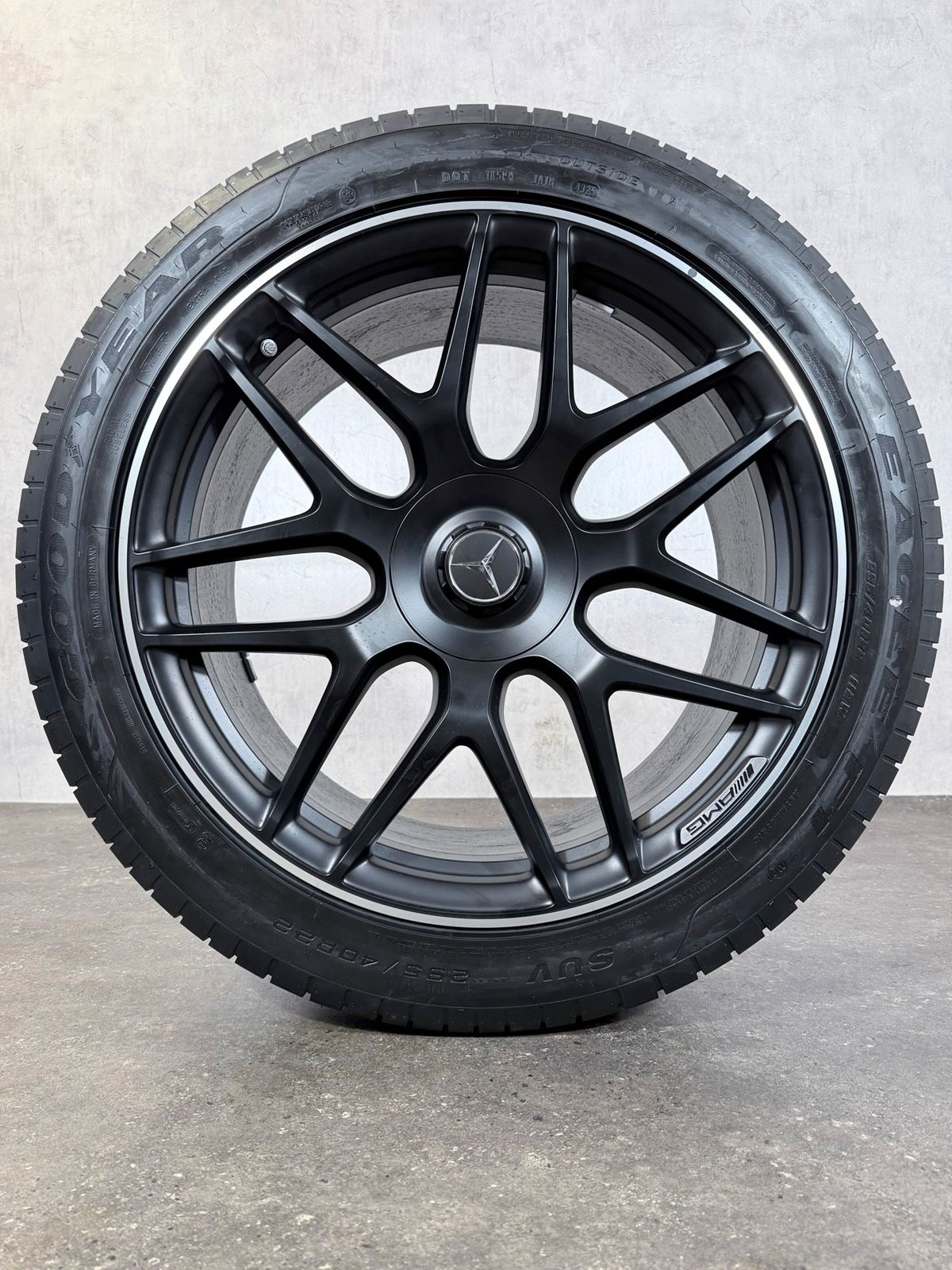 NEU ORIGINAL 22 ZOLL MERCEDES G63 W465 W463A KREUZ SOMMERREIFEN