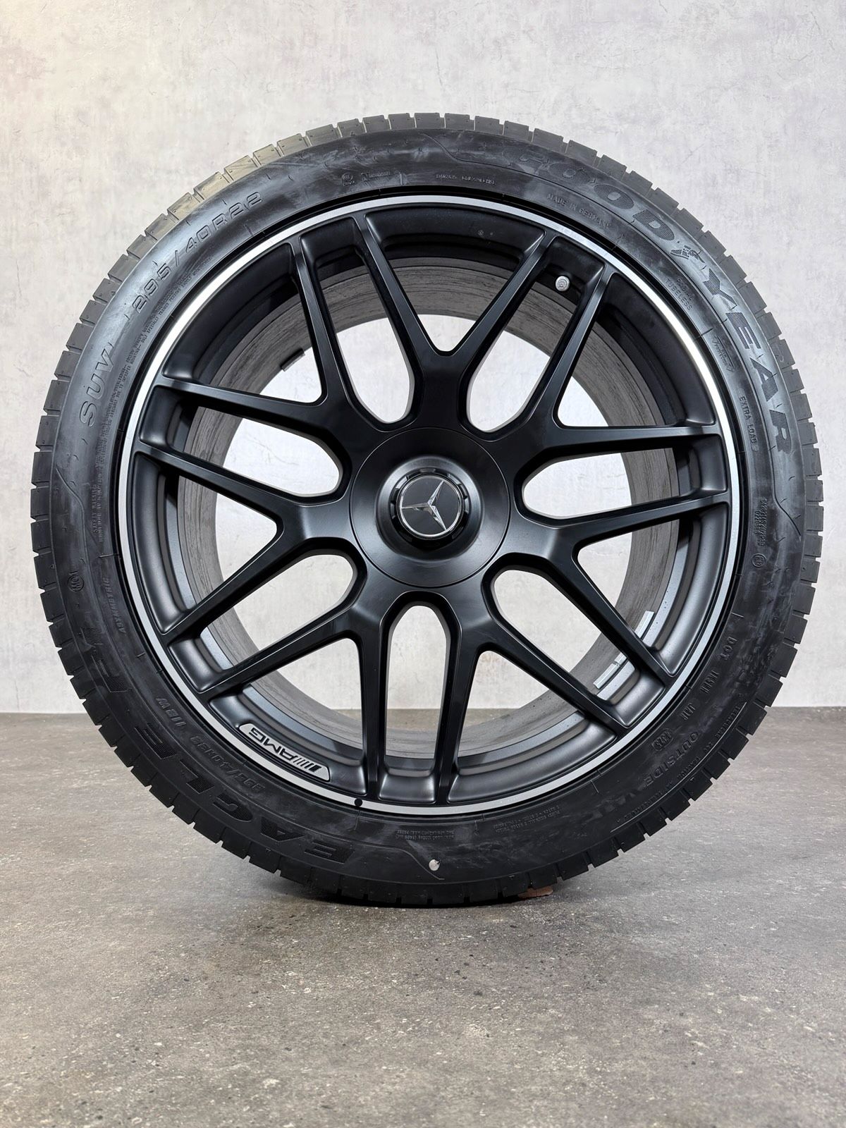 NEU ORIGINAL 22 ZOLL MERCEDES G63 W465 W463A KREUZ SOMMERREIFEN