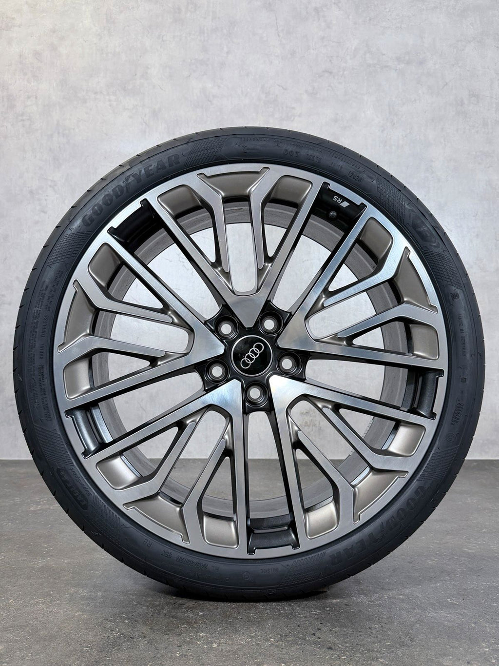 NEU ORIGINAL 20 ZOLL AUDI A5 8B3601025Q SOMMERREIFEN SOMMERRÄDER