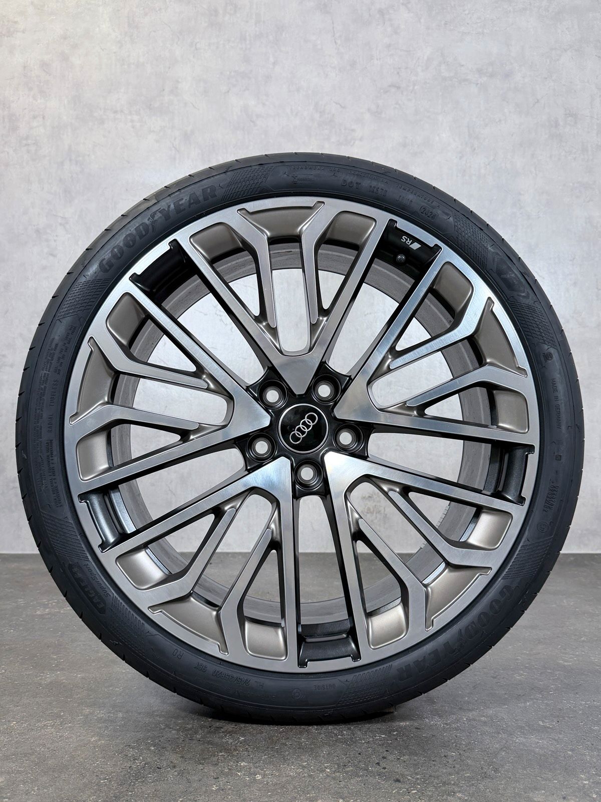 NEU ORIGINAL 20 ZOLL AUDI A5 8B3601025Q SOMMERREIFEN SOMMERRÄDER