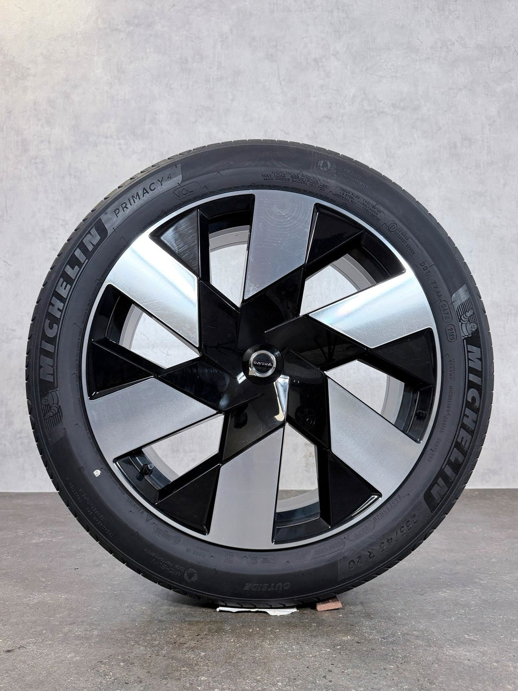 ORIGINAL 20 ZOLL VOLVO XC60 II DIAMOND CUT SOMMERREIFEN