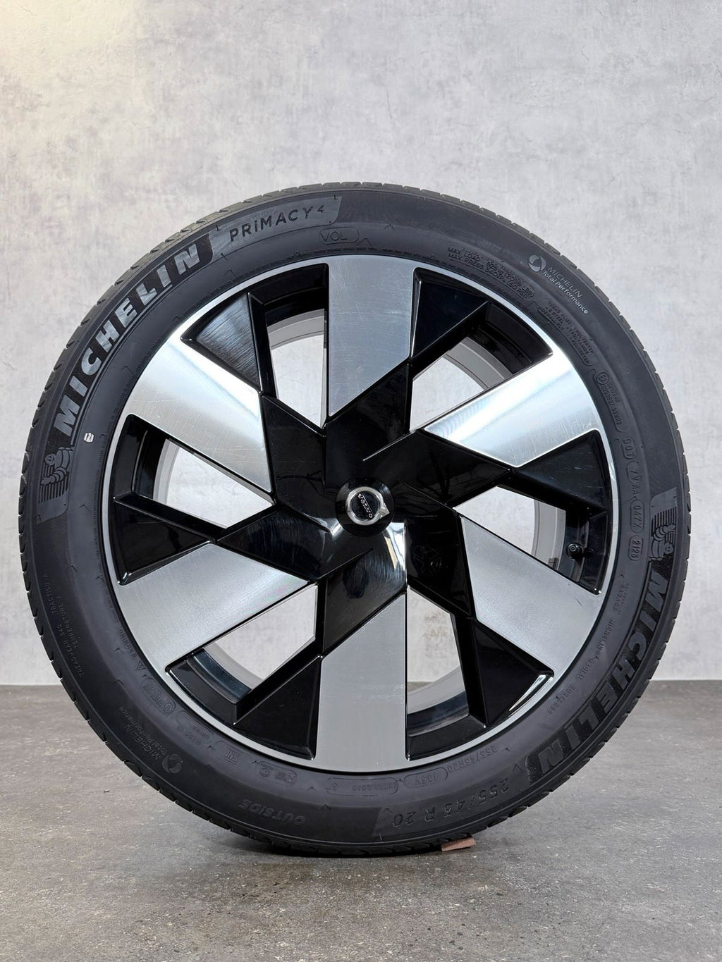 ORIGINAL 20 ZOLL VOLVO XC60 II DIAMOND CUT SOMMERREIFEN